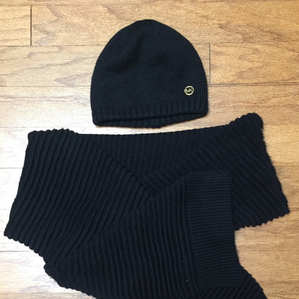 SOLD ‼️ New Michael Kors Women’s Logo Beanie